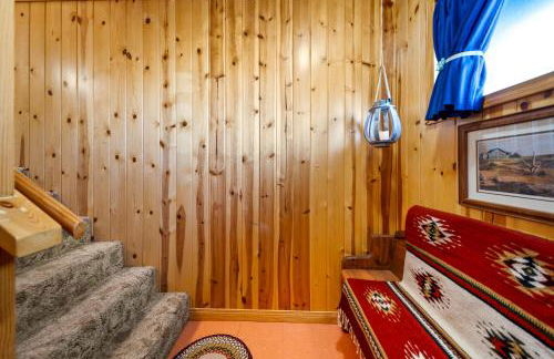 Breathtaking Cabin Backing the National Forest - Foto 25