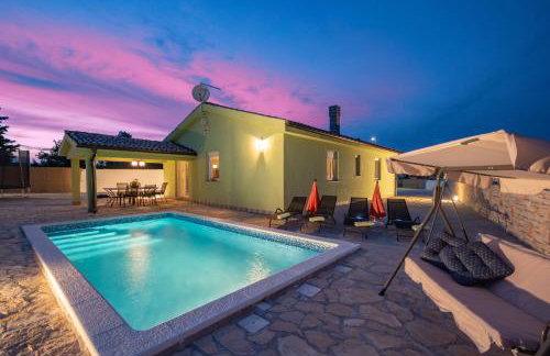 Villa Nora, a private villa with pool minutes from the beach - Foto 1