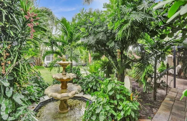 Buddha House 3BR 2BA Home -lush Backyard - Foto 12