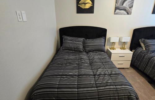 Modern Spacious Home Near the medical center, NRG, Downtown and UHD - Photo 34