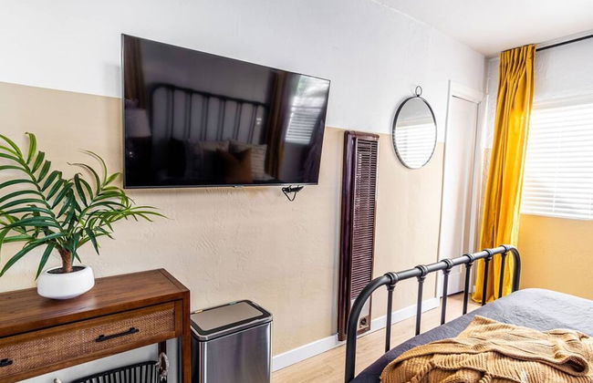 Live Like a Local - Studio With Huge Backyard - Foto 4