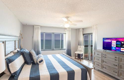 Luxury, Direct Oceanfront Unit and Balcony, Northeast Corner, Heated Pool, Garage Parking - Photo 2