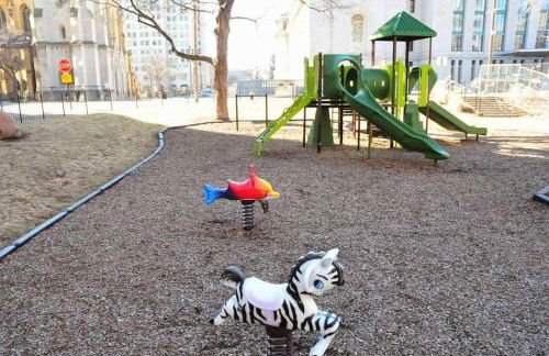 Celebrate the Season in a Trendy STL Loft 4D - Foto 19