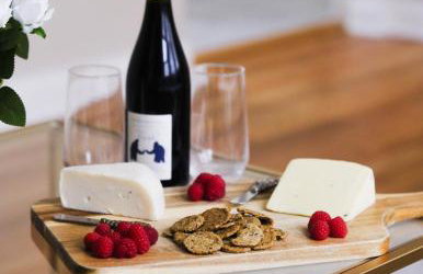 Chicago Chic, Cozy 1BR with Stylish Workspace - Photo 36