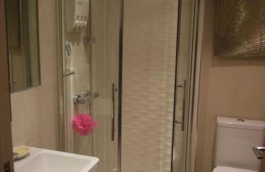 Old Brewery home with pool and gym access - Foto 26