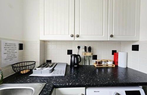 Willow Retreat - House in Burbage- Sleeps2- Garden - Photo 2