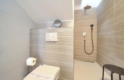 VILLA SOLIS LACUS modernes Apartment - privater beheizbarer Pool- Klimaanlage - private Parkplätze - Foto 28