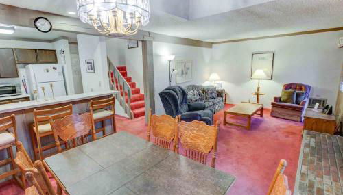 Mammoth Ski & Racquet with Shared Hot Tub & Pool - Foto 2