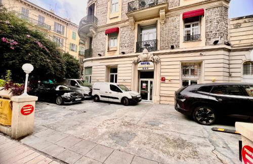 LIBERATION CENTER - PRIVATE Balcony - 24&7 RECEPTION - LUGGAGE STORAGE - Foto 17