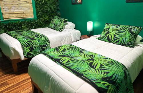 Kikis Tikis! Fun Themed Home - Foto 28