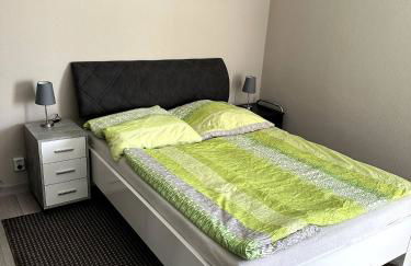 Large accommodation for up to 18 people near Halle Leipzig with Pool Table - Foto 3