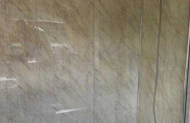 Spacious 2-Bedroom House In Stockton Heath With Free WiFi By Amazing Spaces Relocations Ltd - Foto 9