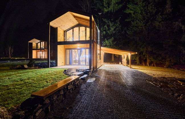 Luxe Timber Lodge & Relaxing Bath - Photo 29