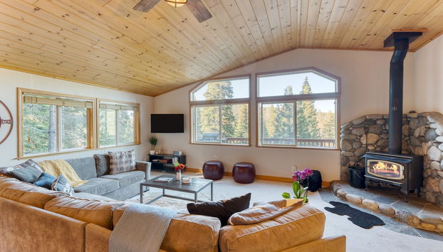 Golden Summit by Avantstay Stunning Secluded Cabin w Access to Tahoe Donner - Foto 2, Habitación