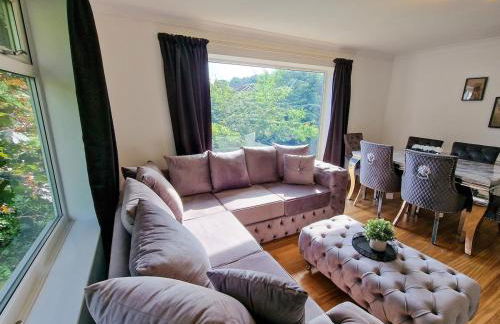 Free Parking Home In Gatley by City SuperHost - Photo 6