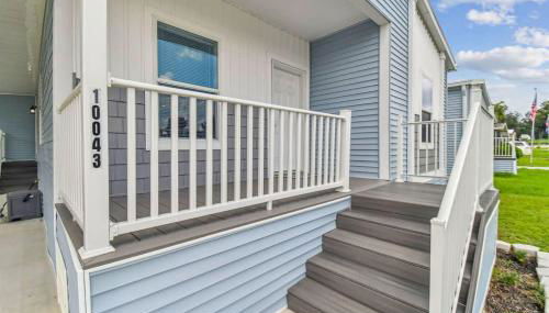 2 Bed Cozy Home, Dade City, Pickle Ball and Pool - Photo 5