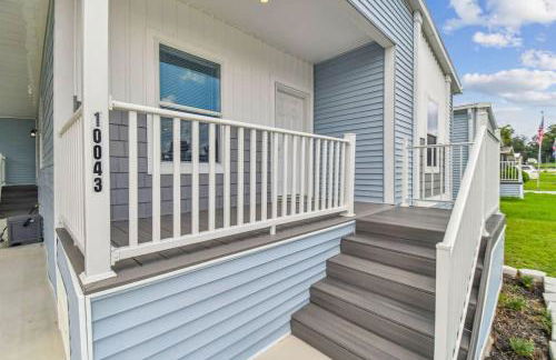 2 Bed Cozy Home, Dade City, Pickle Ball and Pool - Photo 5