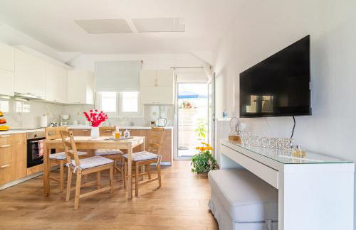 Sophia's Comfortable Home with a Private Backyard - Foto 3