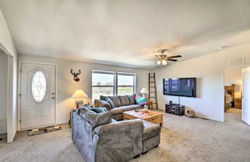 Desert Escape Off I-10 with Over 1 Enclosed Acre! - Foto 8