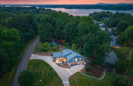 Coves End by AvantStay Dock Game Room Fire Pit Forest Views - Foto 1