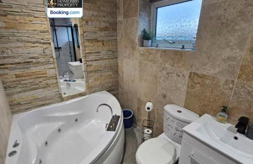 2 Large Bedroom House By Homebird Property Management Short Lets & Serviced Accommodation Leeds With Private Parking & Garden - Foto 21