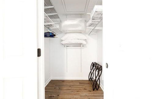 Scandi Chic-mins to KSU, Sleeps 5, wKing, pet friendly - Foto 14