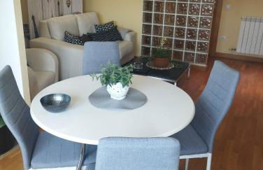 Duplex con terraza y vistas a la montaña internet aire acondicionado frente a piscinas públicas - Foto 6