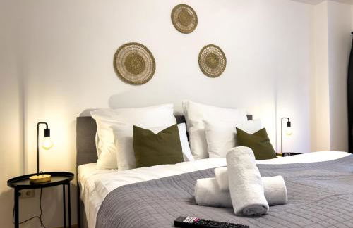 KUELhome - STYLISCHE ZENTRALE WOHNUNG MIT KÜCHE UND PARKPLATZ IN SEITENSTRAẞE - Foto 18