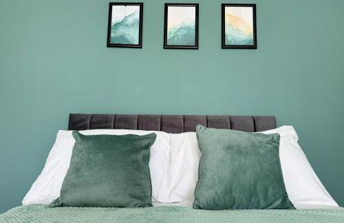 Stoneleigh Retreat 4BR Entire Home - Photo 16