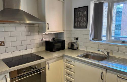 Balcony Free Parking Huge TV City Centre Apt - Foto 18