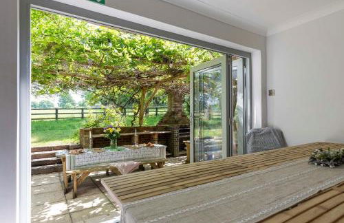 Lower Barn House at Westerlands Farm Sleeps 11 - Foto 28