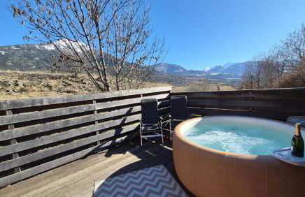 CHALET JACUZZI PRIVE, TERRASSE et VUE MONTAGNE DANS CAMPING 3 ETOILES - Foto 4