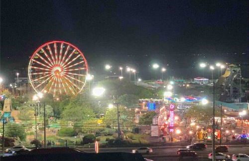 Oceanfront 2 Bedroom Modern Beach Condo w Pool - Foto 44