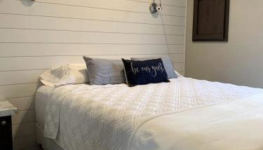 Modern Tiny House Rental Perfect for Glamping near Austin - Foto 2