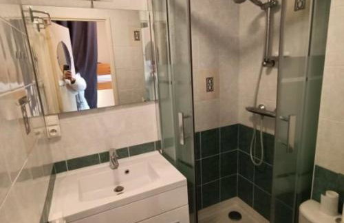 Appartement cosy 6 pers, proche pistes, balcon, casier à skis, parking gratuit - FR-1-602-25 - Foto 8