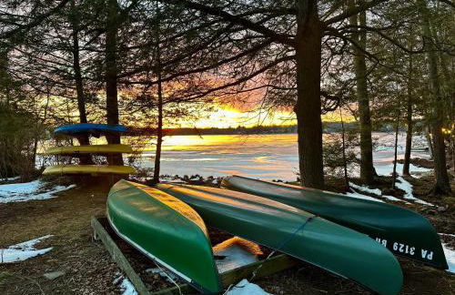 Lakehouse with Boats, MiniGolf, Sauna, HotTub, Swings and Playground! - Foto 59