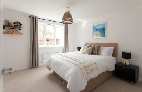 Runcorn Spacious Modern 3 bedroom House, 4 beds, On site Parking, Long stay deals - Foto 18