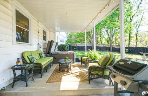 Colorful Roanoke Vacation Rental with Hot Tub! - Foto 21