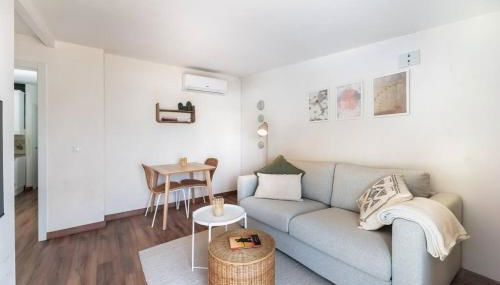 Urban Charm Rooftop Apartment with Vista - Photo 2