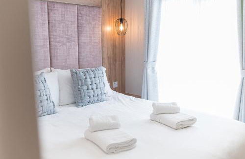 Tastefully decorated lodge on popular holiday park, easy access to Lakes and Dales and free parking - Foto 15