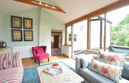 The White House with Studio - Photo 9