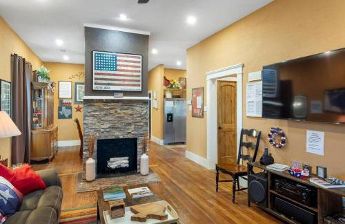 Stockyards-3/4 mile away!-Sleeps 8-Americana House - Foto 29