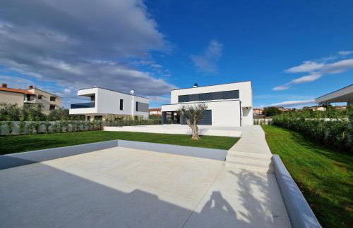 Amazing private villa with outdoor swimming pool in Vodnjan - Photo 41