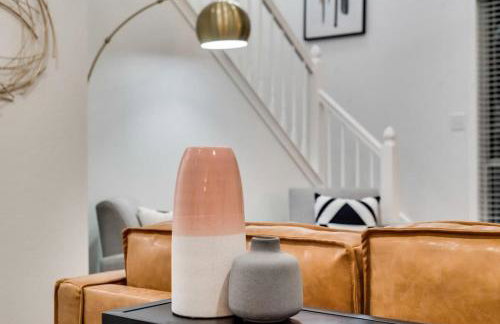 Modern and Luxury DFW Mansion with Backyard Oasis - Foto 5