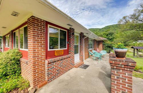 Pet Friendly Home with Hot Tub, Patio and Game Room! - Foto 39