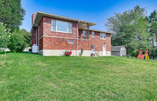 Watertown Home with Yard 1 Mi to Echo Lake Park! - Foto 25