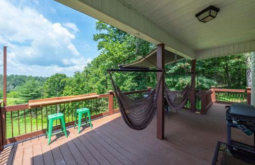 Funtastic Retreat! PS5, View, Goats, Hot Tub, Karaoke - Foto 47