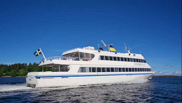 Ferry para a ilha Grinda - Foto 2, Barco Cinderella navegando em direção à ilha Grinda