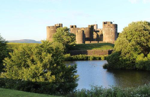 Castell Cottages Central with Parking - Foto 19