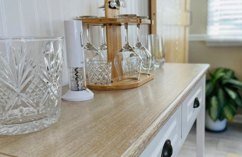 Luxury Villa- 3 mins to Mohegan- Fully Stocked with Fireplace- Jacuzzi, Saltwater Pools, Sauna - Foto 14